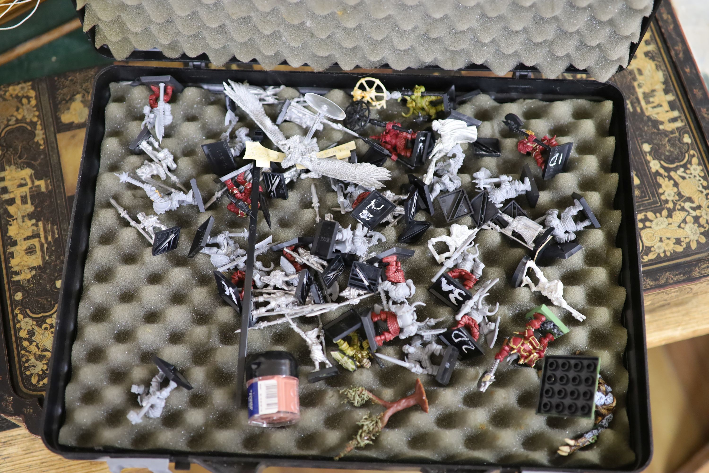 A large quantity of Games Workshop Citadel miniatures, cast metal figures